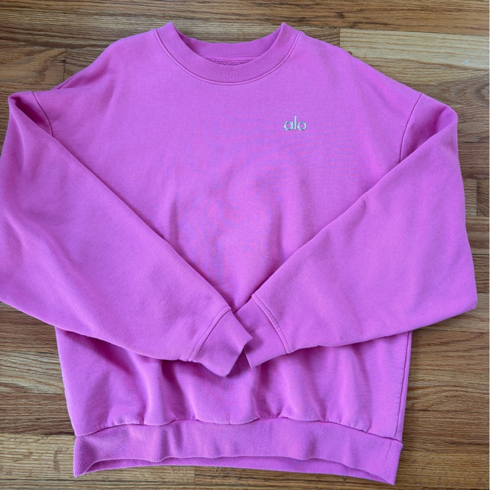 LIMITED EDITION Alo pink accolade crewneck